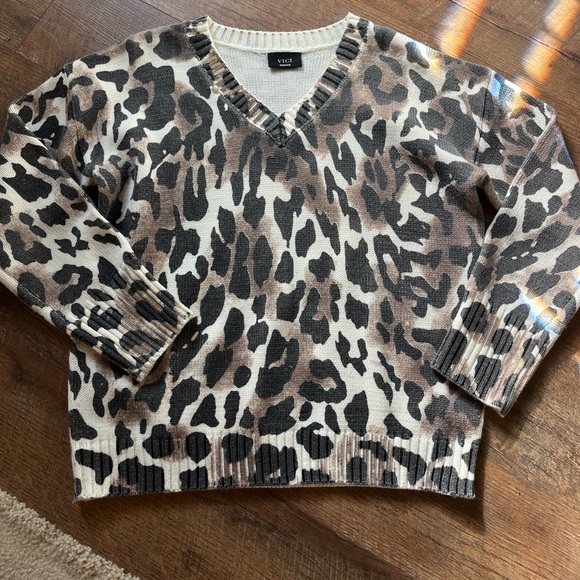 VICI leopard Sweater sz med - Picture 1 of 6